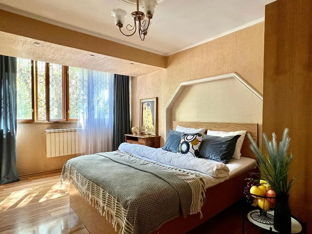 Ауэзова Retro Apartment Almaty