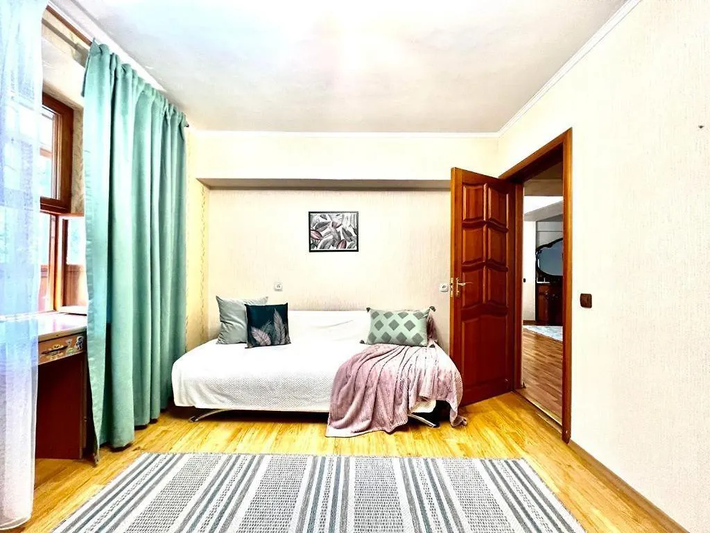 Ауэзова Retro Apartment Almaty